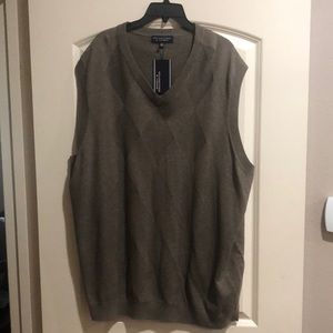 Roundtree & Yorke vest